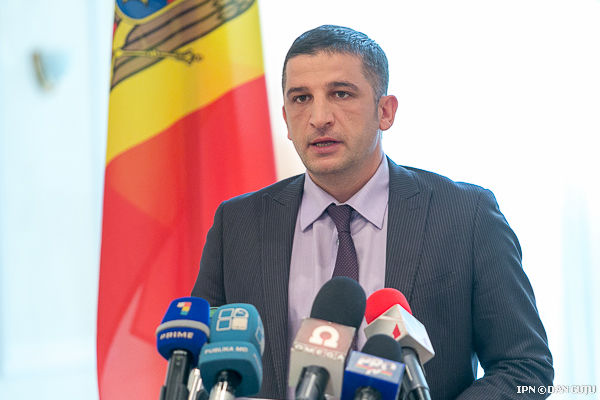 Vlad Ţurcanu şi-a prezentat demisia joi, 21 ianuarie, după ce cu o zi înainte a informat presa că ceremonia de investire a Guvernului va avea loc a doua zi.