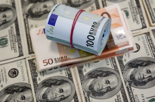 По курсу НБМ евро подорожал на четыре бана и стоит сегодня 21 лей 2 бана.