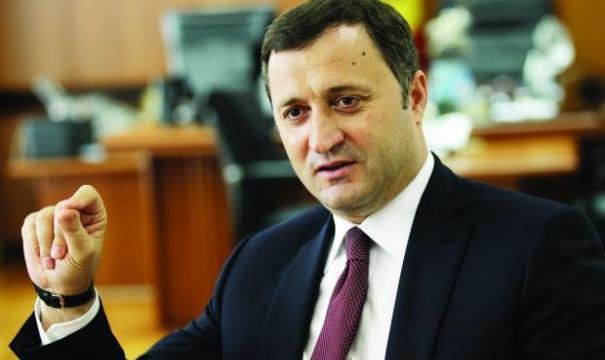  Demisia mea va presupune și demisia întregului Guvern. Eu vreau să vă spun, că nu mă țin și nu m-am ținut de funcții, ci de interesele naționale