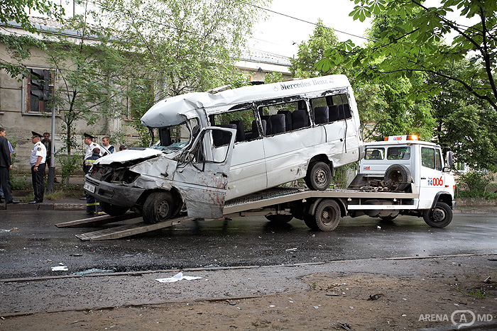 Şoferul microbuzului de pe ruta nr. 110 s-a eschivat de la controlul tehnic şi narcologic. Foto: arena.md