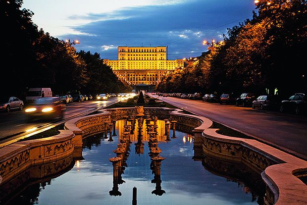 В Бухаресте открылась для посетителей резиденция семьи бывшего диктатора Румынии Николае Чаушеску. Фото: forbes.ru/