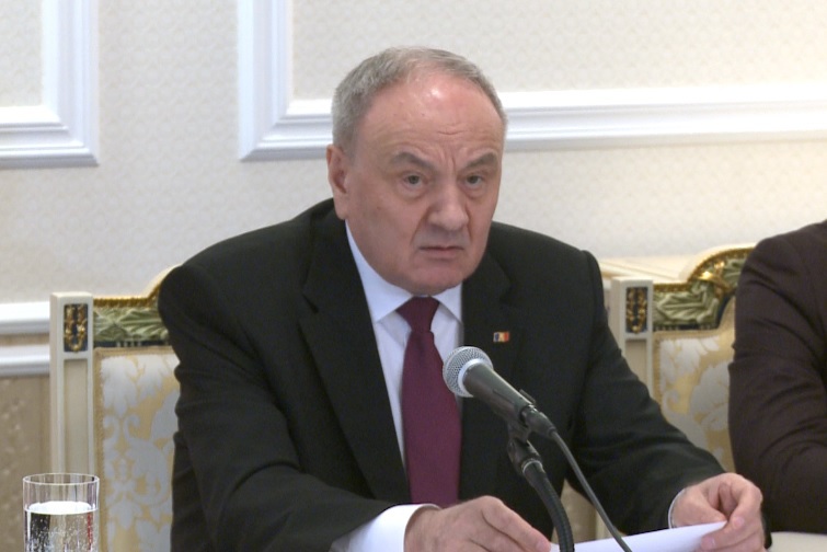 Președintele Nicolae Timofti a semnat decretele de numire în funcție a cinci magistrați din Chișinău. Candidaturile acestora au fost înaintate de Consiliul Superior al Magistraturii.