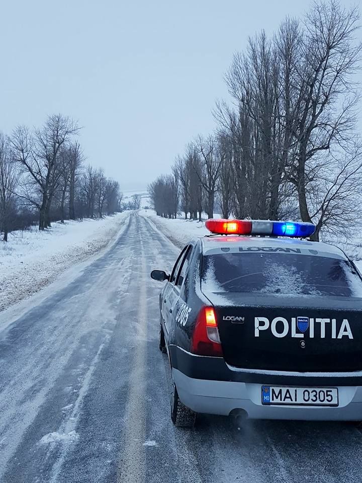 Se circulă în condiții de polei: 3 accidente rutiere. Sunt victime. Foto: INP
