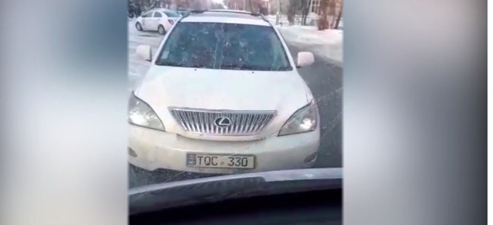 Столичный водитель не пропустил нарушителя одностороннего движения.