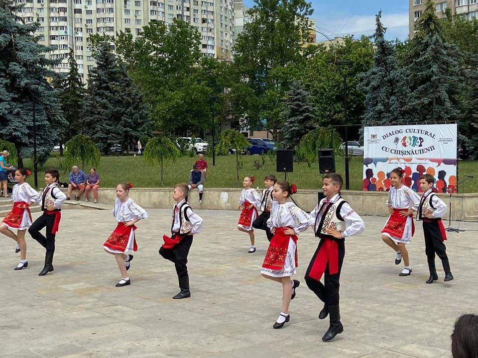 В выходные дни жителей столицы ждет интересная художественная программа.