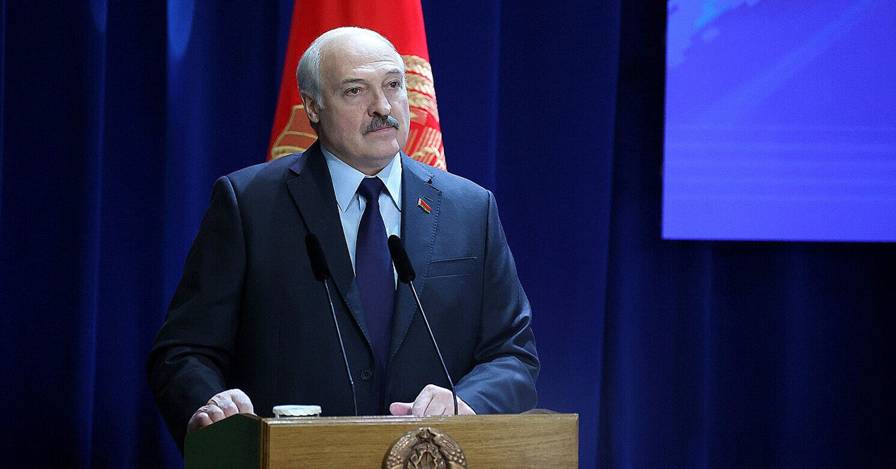 Лукашенко помиловал еще 31 политзаключенного.