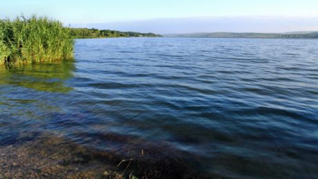 Следует соблюдать правила безопасности на воде.
