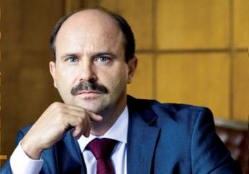 Экс-вице-премьер-министра, экс-министра экономики РМ Валерий Лазэр.
