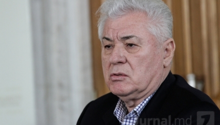 Se presupune că motivul acestei amânări ar mai multe iniţiative de a schimba statutul partidului.