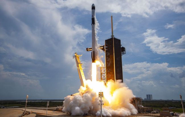 SpaceX вывела на орбиту новую партию спутников Starlink.