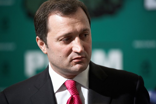 Влад Филат может излечь выгоду из референдума в Гагаузии, если правящая в Молдове "триада дипломатов" не справится с нарастающим напряжением.