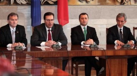 Заявления политиков, увы, не всегда серьезные и уместные.