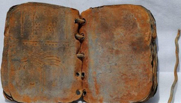 Почти восемь лет исследователям не удавалось установить подлинность книги.