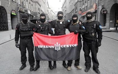 Лидер «Правого сектора» Дмитрий Ярош заявил о необходимости распустить генштаб Украины.