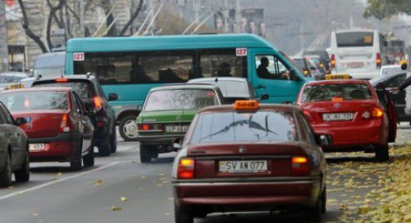 Din motivul intensificării fluxului mare de transport, se circulă cu dificultate.