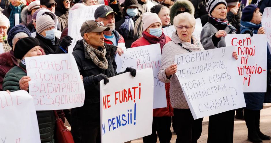 Возле здания парламента в Кишиневе снова прошел протест.