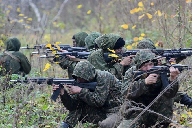 Военные на Донбассе.