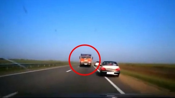 Oboseala la volan este, în multe cazuri, mult mai periculoasă decât alcoolul la volan.