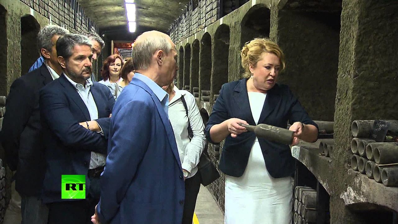 На Украине собрались арестовать главу «Массандры» за откупоренную во время визита Путина бутылку.