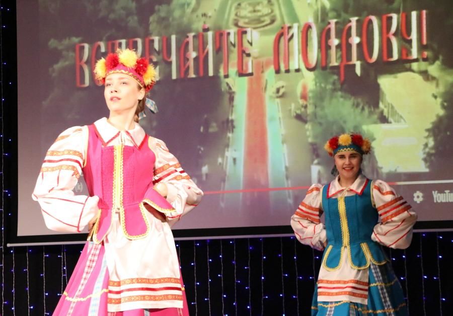 ​В знак уважительного отношения и дружественности к молдавскому народу коллективы ОМЦ также стали участниками праздника.