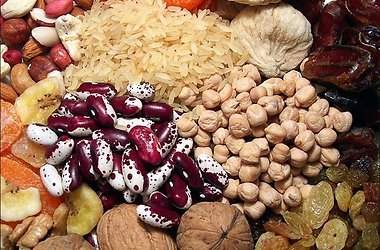 Миряне соблюдают пост, чтобы очиститься духовно и физически, совладать со своими желаниями.