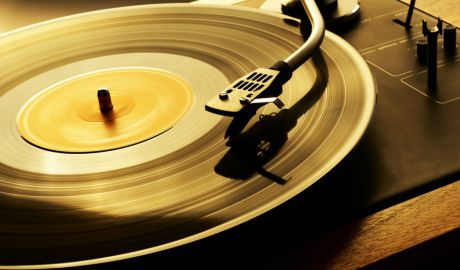 Albume vinil, mai vândute decât cele în format digital. Foto: PLAYTECH