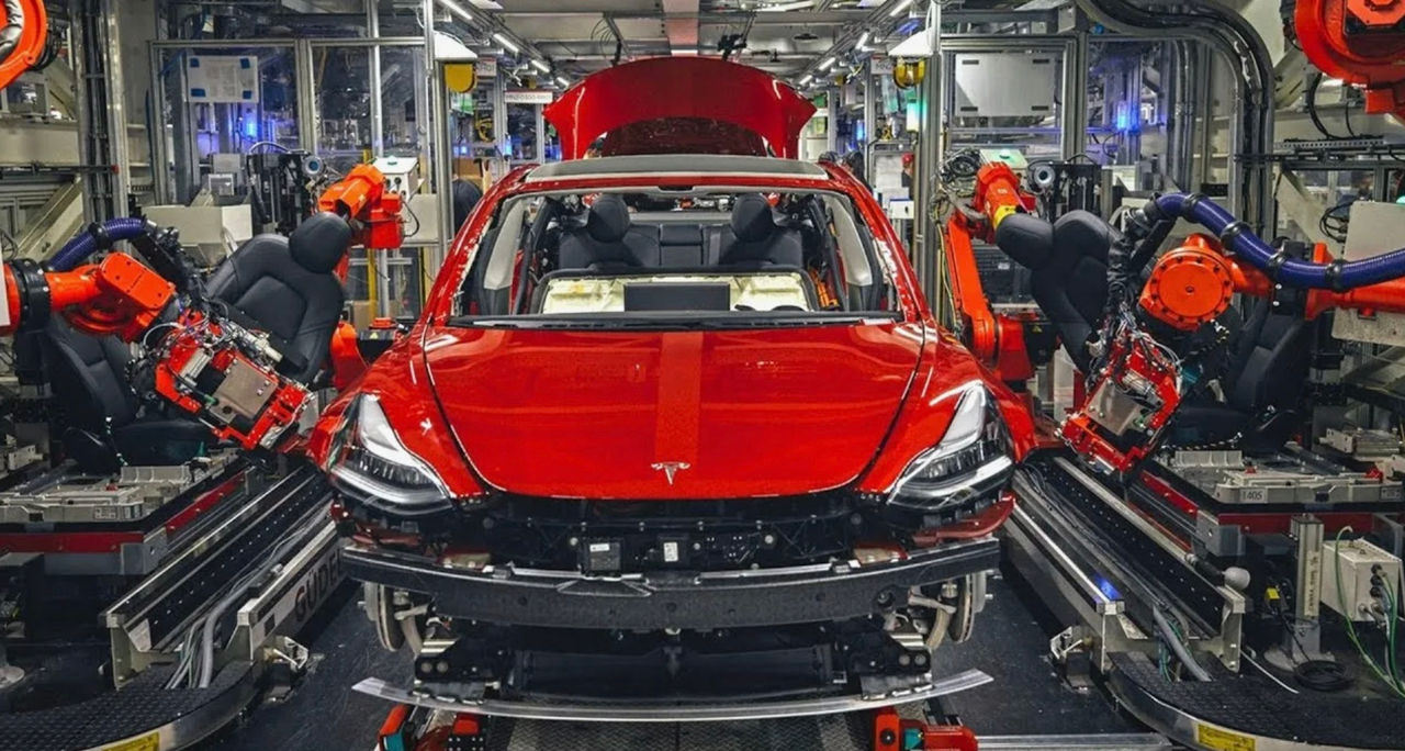 Tesla cere furnizorilor să renunțe la piesele din China.