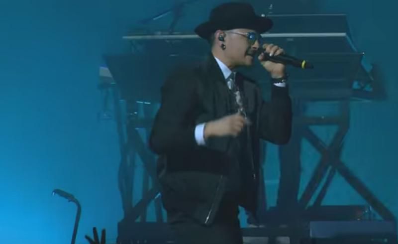 La ora când Bennington era găsit spânzurat, Linkin Park lansa ultimul videoclip al formației. Foto: Digi24.