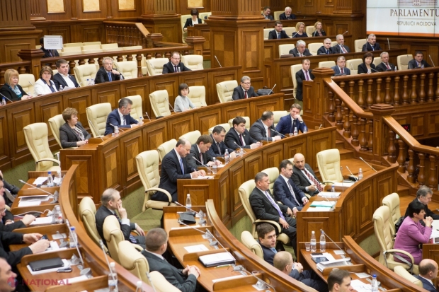 Noul Parament se va convoca în prima ședință din această legislatură pe 29 decembrie, au declarat liderii celor trei partide care poartă negocieri pentru formarea unei coaliții de guvernare.