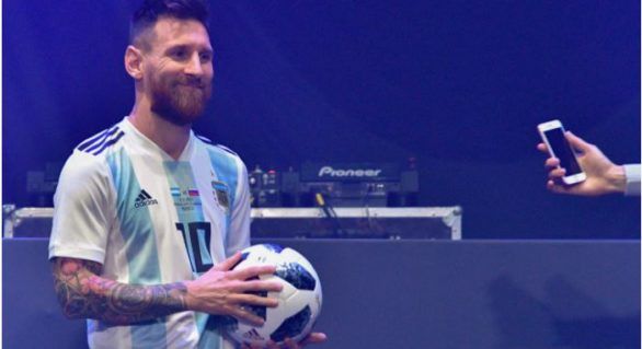 Messi a prezentat mingea Cupei Mondiale. Cum arată și cât costă