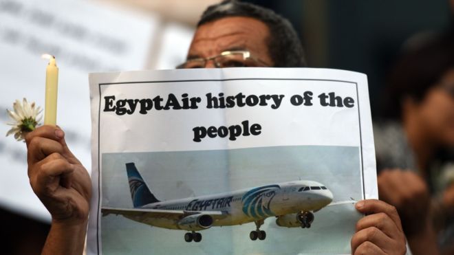 Во Франции назвали возможную причину крушения самолета EgyptAir.