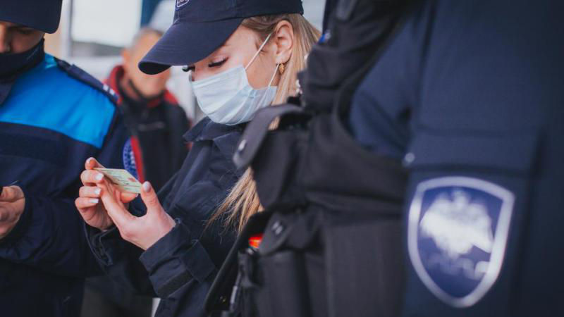 Гражданина Молдовы задержали на границе с поддельными водительскими правами.