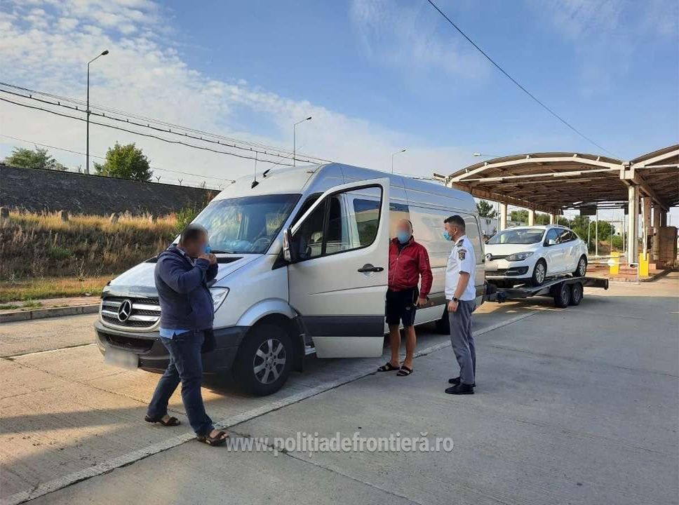 Водитель из РМ хотел пересечь границу по несоответствующим автоправам.