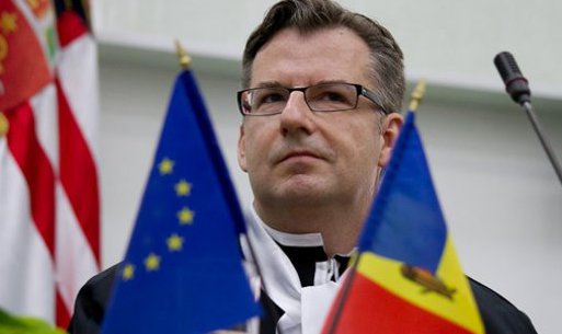 Oficialul de la UE s-a arătat încrezut că actuala Republica Moldova va trece peste această criză politică şi va continua eforturile de integrare în Uniunea Europeană.