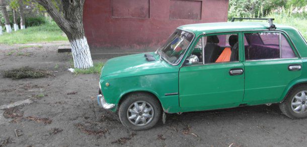Poliţia a găsit automobilul în mai puțin de o oră, pe marginea drumului, ca ulterior să dea și de urmele făptașului.