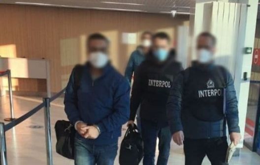 В Чехии задержали и экстрадировали молдаванина, разыскиваемого Интерполом.