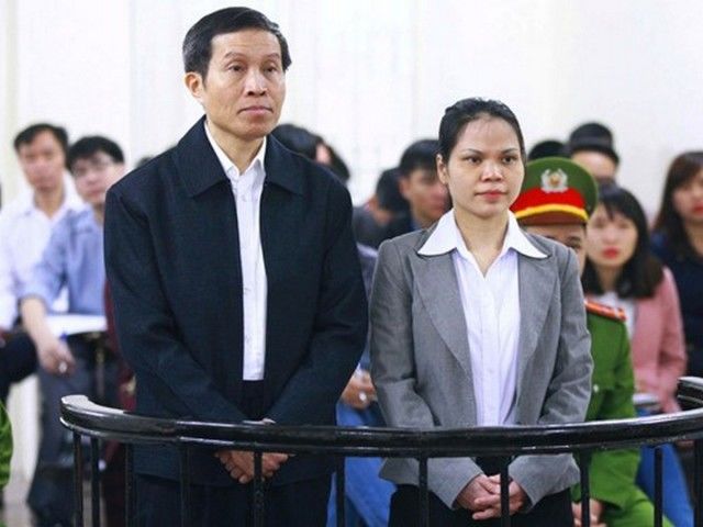 В 2016 году во Вьетнаме 60-летнего блогера приговорили к пяти годам тюремного заключения за размещение антигосударственных комментариев.