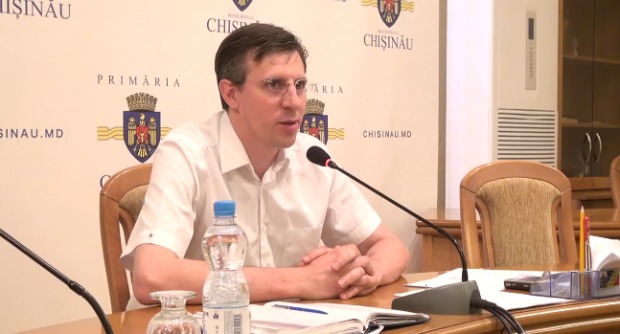 Edilul capitalei a dat asigurări că, atâta timp cât se va afla în fruntea primăriei, Ion Carpov nu va mai lucra aici.
