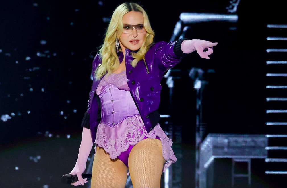 Мадонна объявила вознаграждение за пропавший с Coachella костюм.