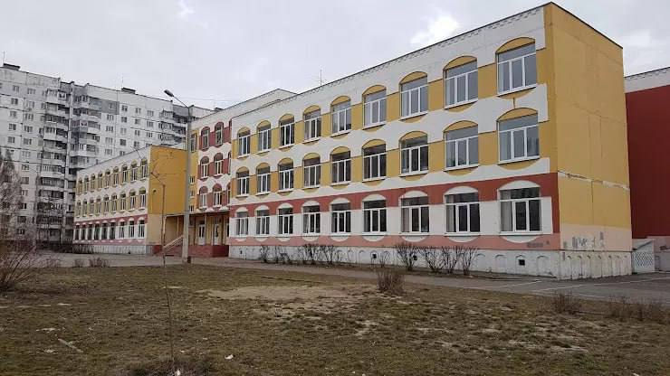 В Брянске восьмиклассница устроила стрельбу и покончила с собой.