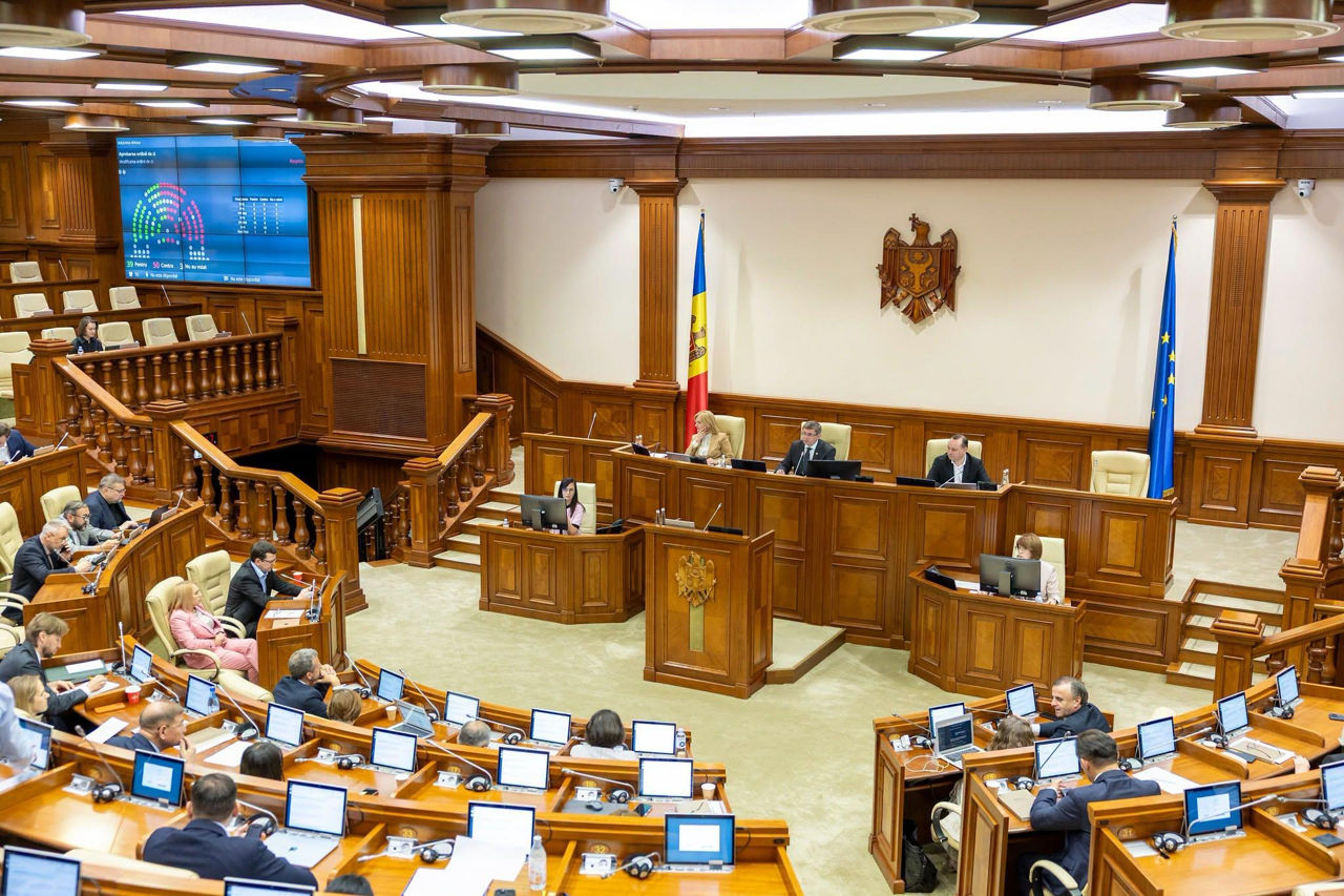 Парламент одобрил новые правила выборов в Гагаузии: оппозиция критикует законопроект.
