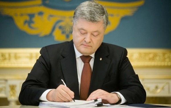 По декларации доход Порошенко за год составил более 16 млн грн (более $577 тыс).