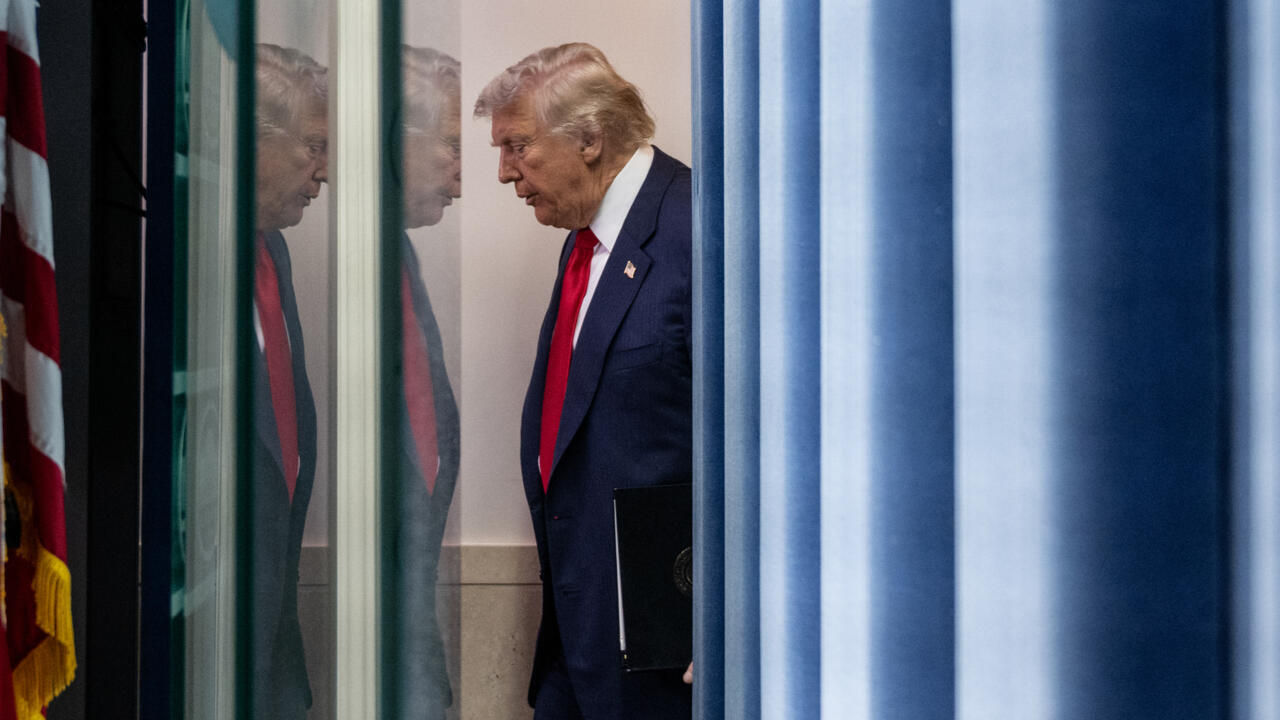 Trump a amânat introducerea tarifelor vamale pentru China cu 90 de zile.