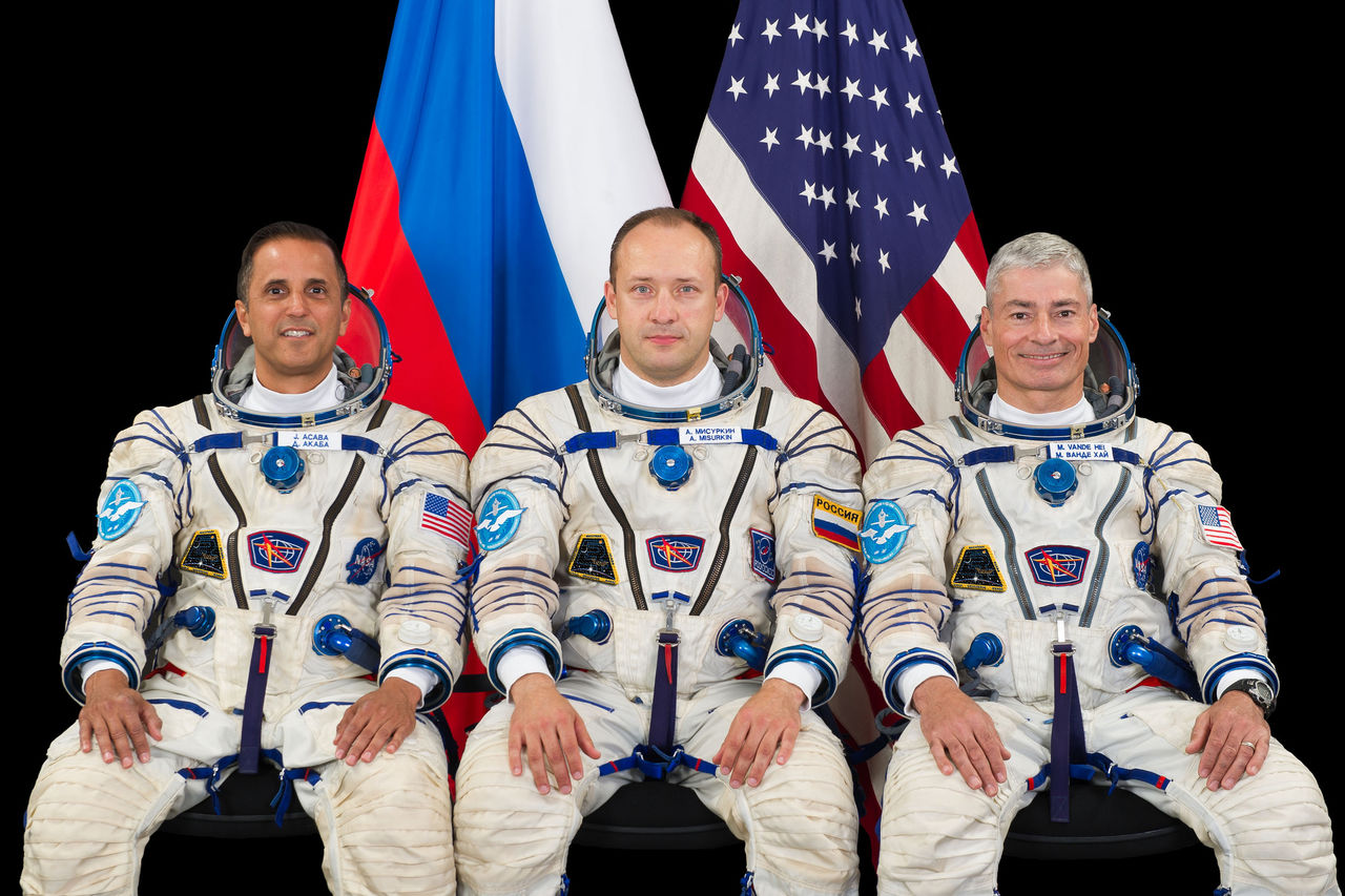 Doi americani şi un rus au revenit pe Terra cu o capsulă Soyuz.