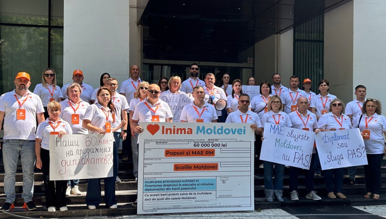 Партия «Сердце Молдовы» провела акцию протеста у МИД «против фальсификаций в диаспоре».