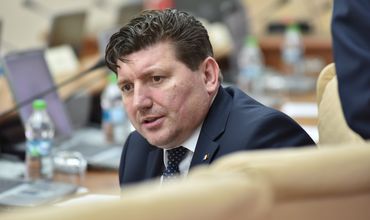Atribuțiile ministrului Eduard Grama, reținut ieri de CNA, au fost preluate temporar de către adjunctul său Iurie Ușurelu.