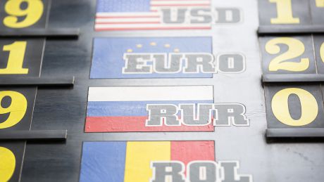 În ziua demisiei conducerii BNM euro se ieftinește. Foto: publika.md