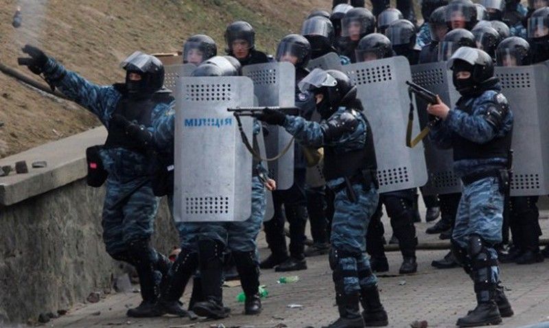 Зеленский назвал "политическим" решение Киева обменять "беркутовцев".
