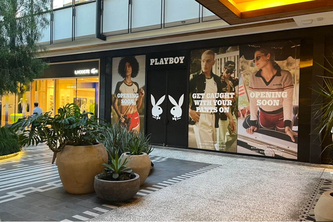 Playboy открывает первый магазин в США, где будет продавать наряды кролика.