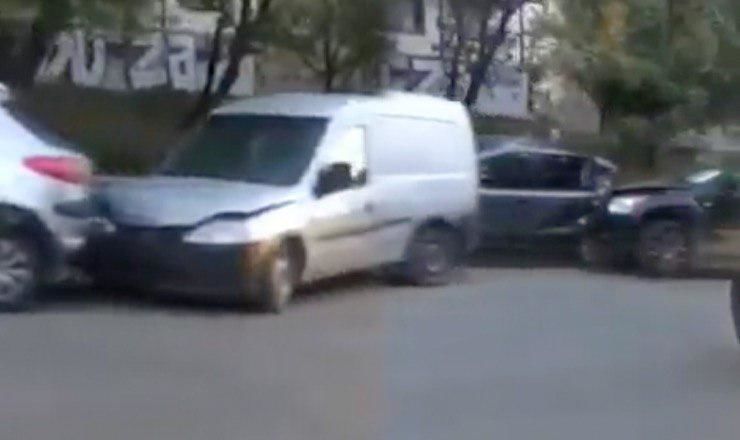 Несколько автомобилей пострадали в результате аварии на Рышкановке.